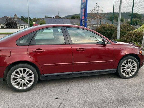 Volvo S40 Saloon, Petrol, 2006, Red