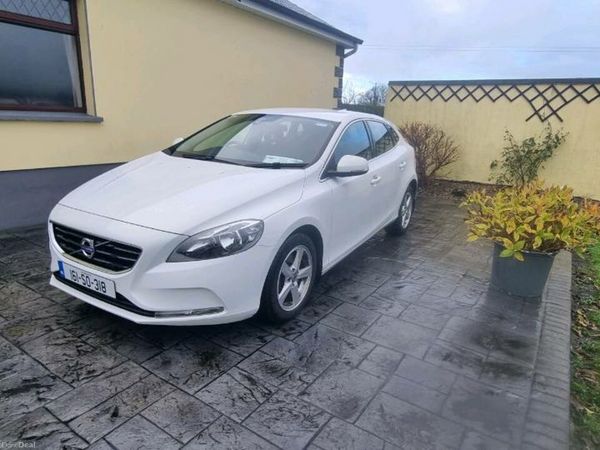 Volvo V40 Hatchback, Diesel, 2016, White
