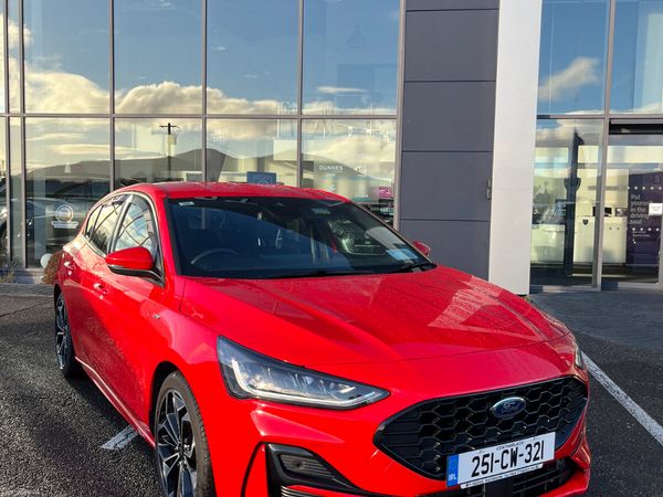 Ford Focus Hatchback, Petrol Hybrid, 2025, Red