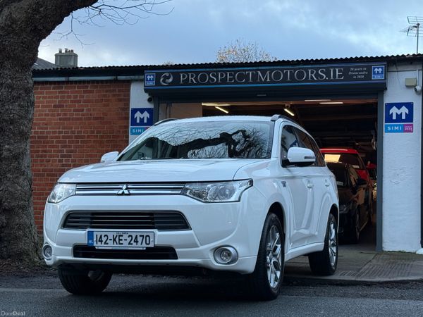 Mitsubishi Outlander SUV, Petrol Plug-in Hybrid, 2014, White