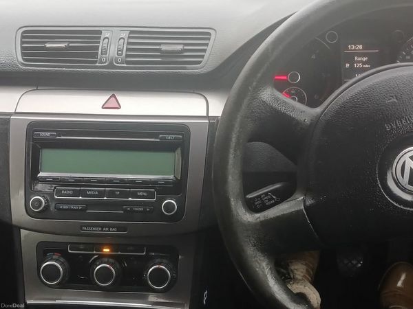 Volkswagen Passat Saloon, Diesel, 2010, Black