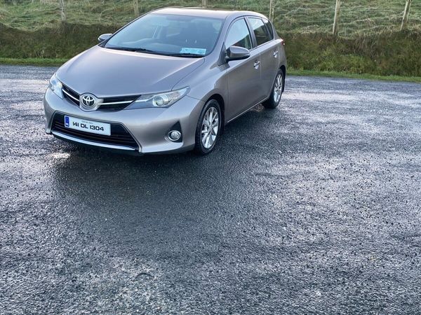 Toyota Auris Hatchback, Diesel, 2014, Bronze
