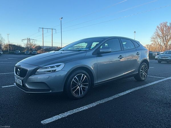 Volvo V40 Hatchback, Diesel, 2018, Grey