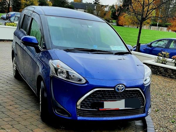 Toyota Sienta MPV, Petrol Hybrid, 2021, Blue