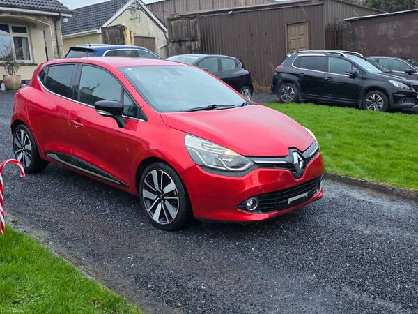 Renault Clio Hatchback, Petrol, 2016, Red