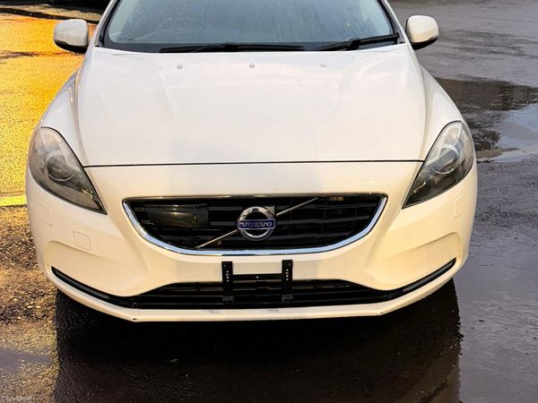 Volvo V40 Hatchback, Petrol, 2014, White