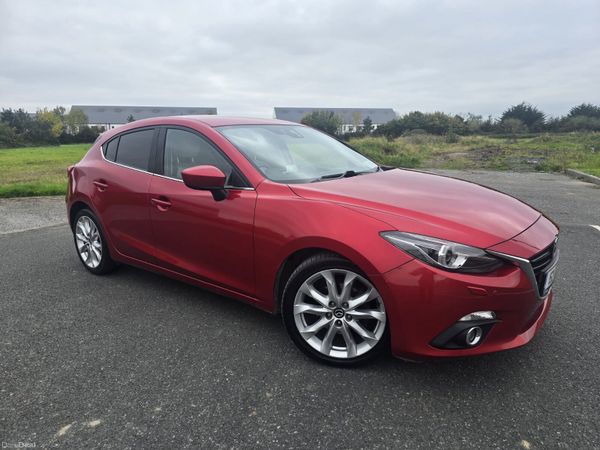 Mazda Mazda3 Hatchback, Diesel, 2015, Red