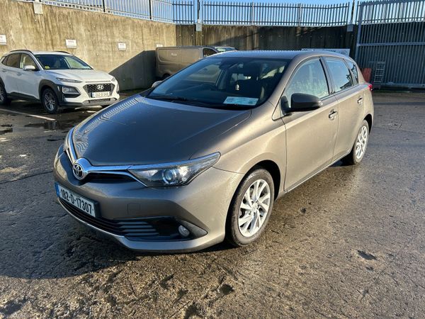Toyota Auris Hatchback, Petrol, 2018, Grey