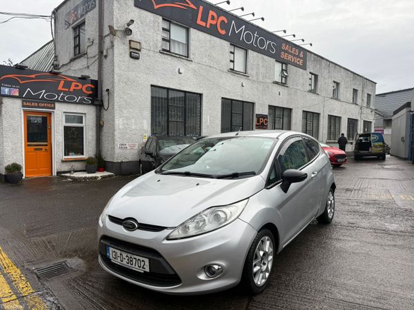 Ford Fiesta Hatchback, Petrol, 2013, Silver