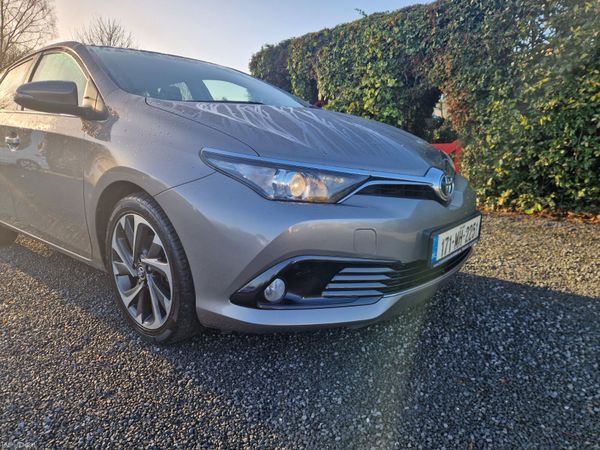 Toyota Auris Hatchback, Petrol, 2017, Brown