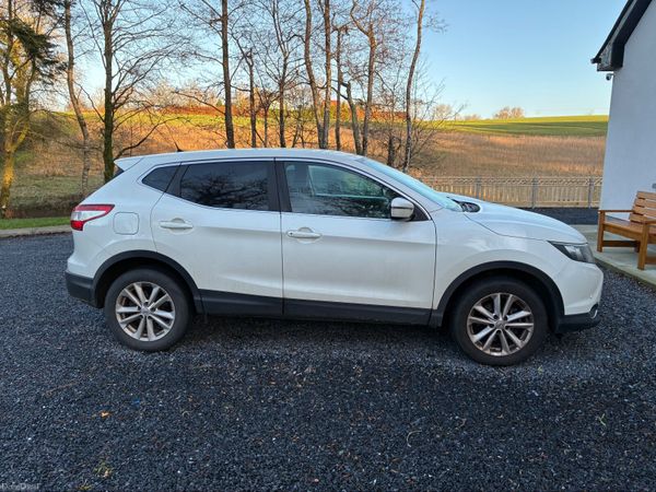 Nissan Qashqai Hatchback, Diesel, 2016, White