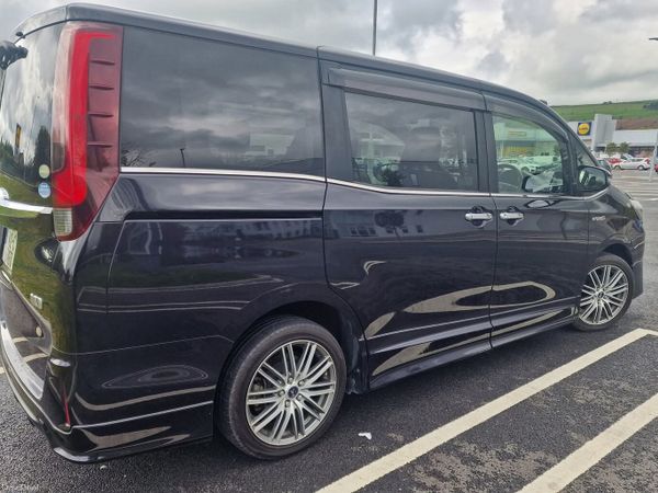 Toyota Noah MPV, Petrol Hybrid, 2015, Black