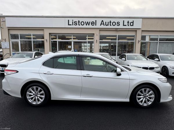 Toyota Camry Saloon, Petrol Hybrid, 2020, White