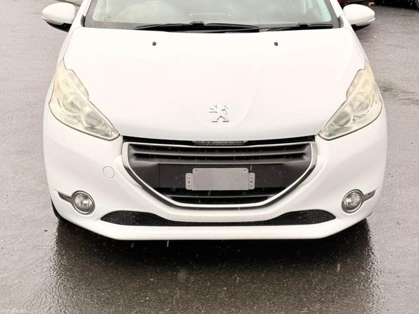 Peugeot 208 Hatchback, Petrol, 2013, White
