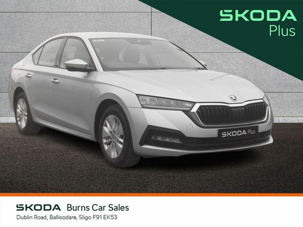 Skoda Octavia Hatchback, Petrol, 2023, Silver