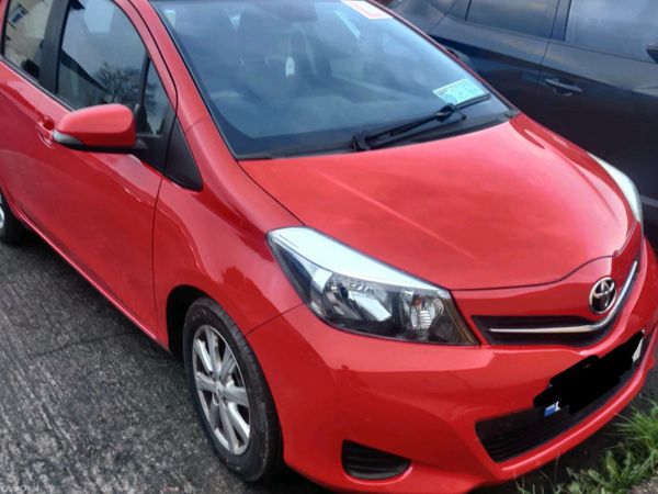 Toyota Yaris Hatchback, Petrol, 2012, Red