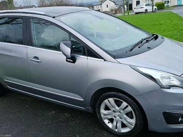 Peugeot 5008 MPV, Diesel, 2016, Grey