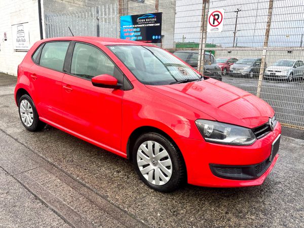 Volkswagen Polo Hatchback, Petrol, 2014, Red