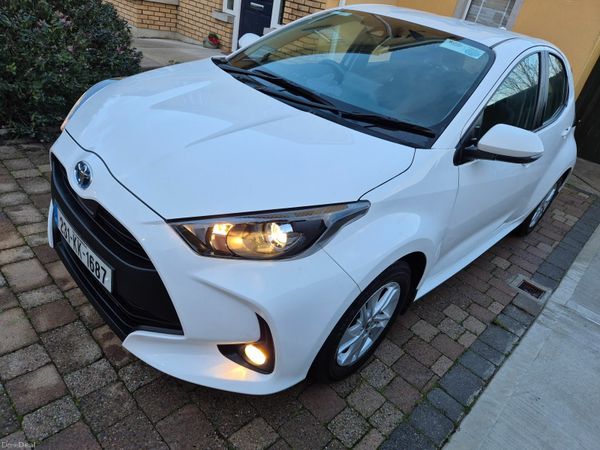 Toyota Yaris Hatchback, Petrol Hybrid, 2023, White