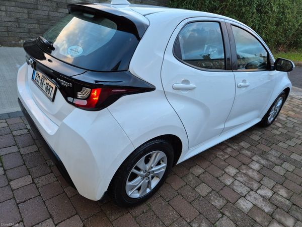 Toyota Yaris Hatchback, Petrol Hybrid, 2023, White