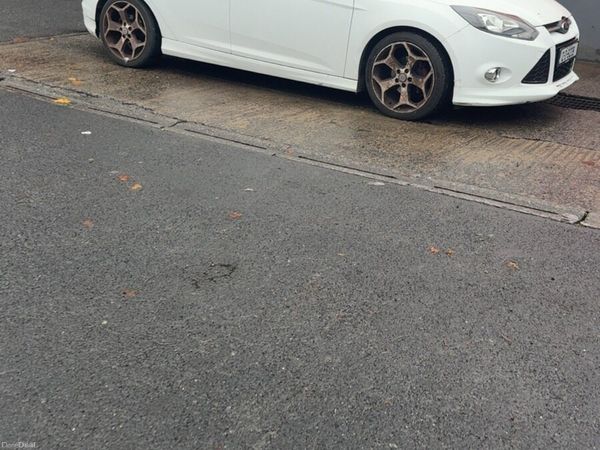 Ford Focus Hatchback, Petrol, 2012, White