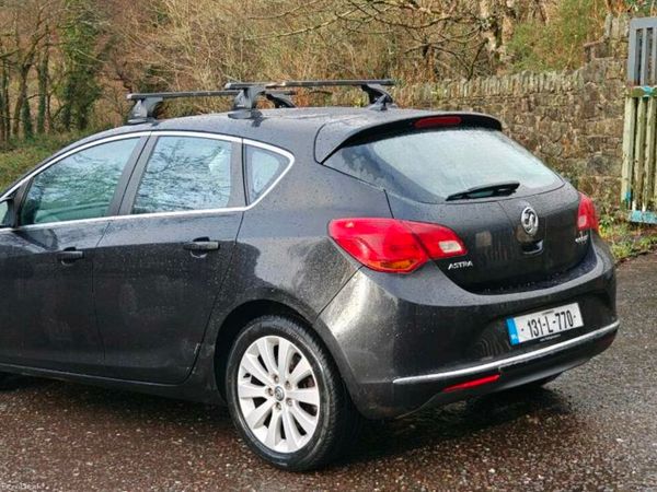 Vauxhall Astra Hatchback, Diesel, 2013, Black