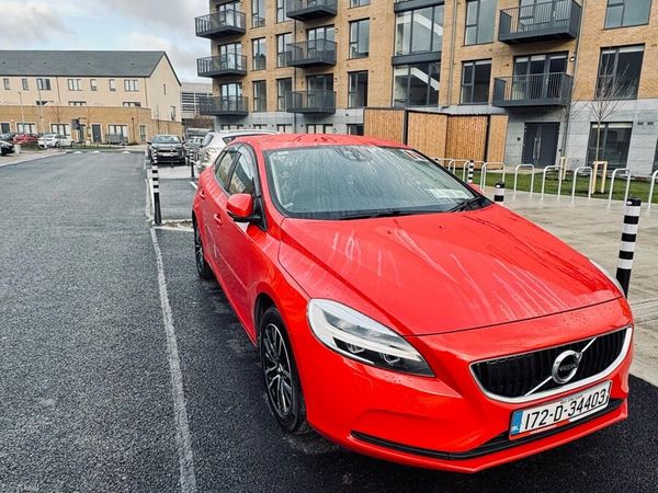 Volvo V40 Hatchback, Petrol, 2017, Red