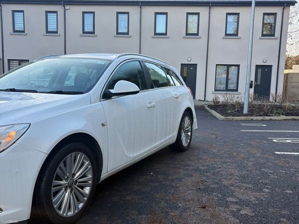 Vauxhall Insignia Estate, Diesel, 2013, White