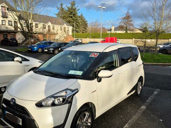 Toyota Sienta MPV, 2018, White
