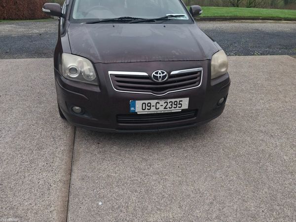 Toyota Avensis Saloon, Diesel, 2009, Red