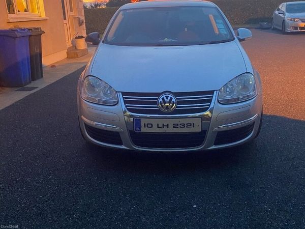 Volkswagen Jetta Saloon, Diesel, 2010, Silver