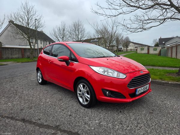 Ford Fiesta Hatchback, Petrol, 2014, Red