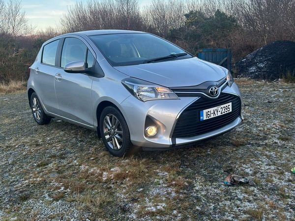 Toyota Yaris Hatchback, Petrol, 2016, Silver