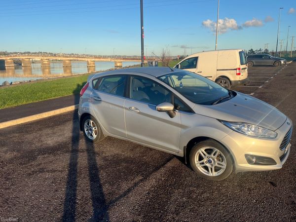 Ford Fiesta Hatchback, Petrol, 2015, Silver