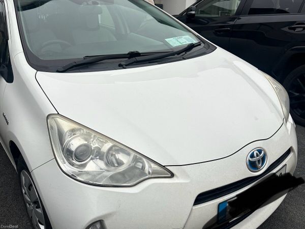 Toyota Aqua Hatchback, Petrol Hybrid, 2014, White