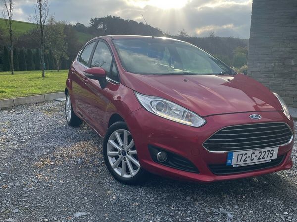 Ford Fiesta Hatchback, Petrol, 2017, Red