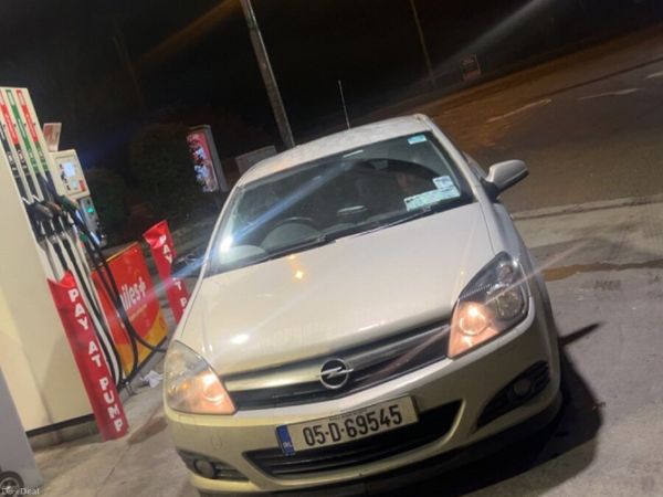 Opel Astra Hatchback, Petrol, 2005, Yellow