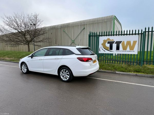 Vauxhall Astra Estate, Diesel, 2018, White