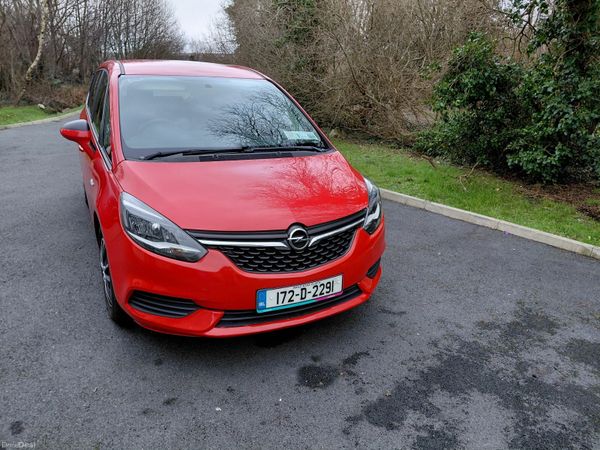 Opel Zafira MPV, Petrol, 2017, Red