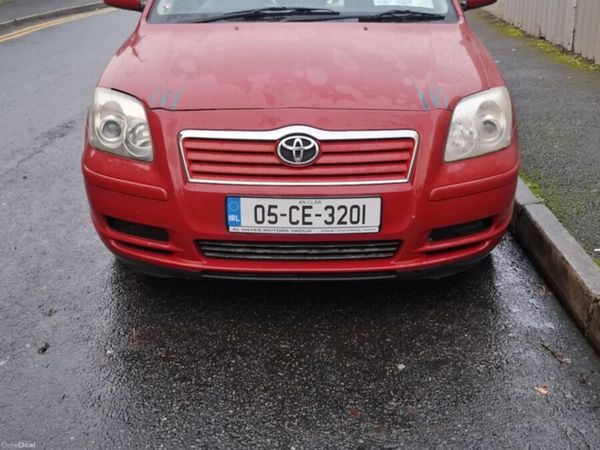 Toyota Avensis Saloon, Petrol, 2005, Red