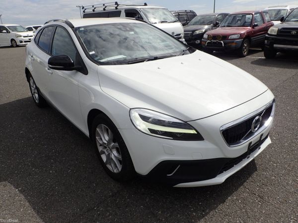 Volvo V40 Hatchback, Diesel, 2019, White