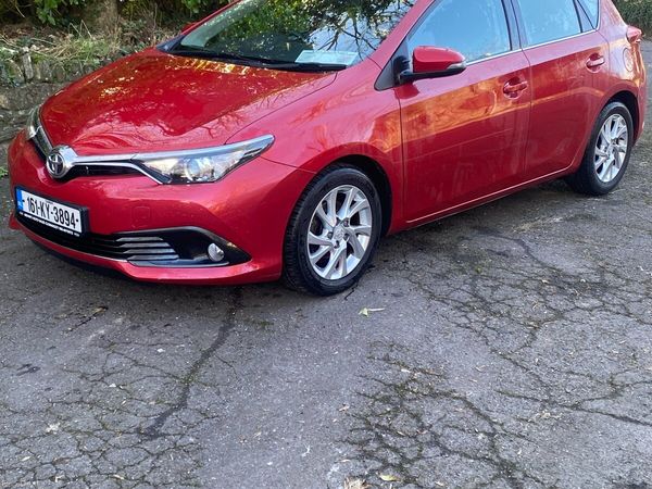 Toyota Auris Hatchback, Diesel, 2016, Red