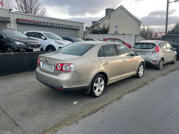 Volkswagen Jetta Saloon, Petrol, 2007, Beige