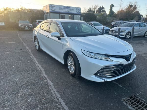 Toyota Camry Saloon, Petrol Hybrid, 2020, White