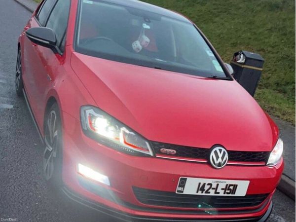 Volkswagen Golf Hatchback, Diesel, 2014, Red