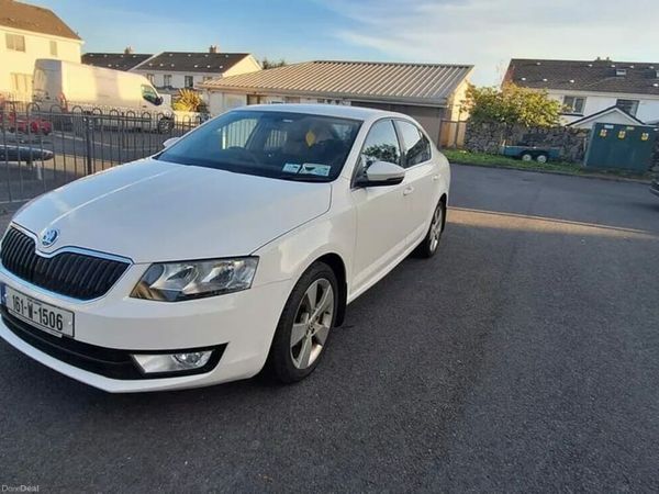 Skoda Octavia Saloon, Diesel, 2016, White