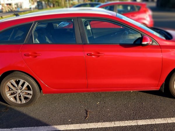 Hyundai i30 Estate/Jeep, Diesel, 2018, Red