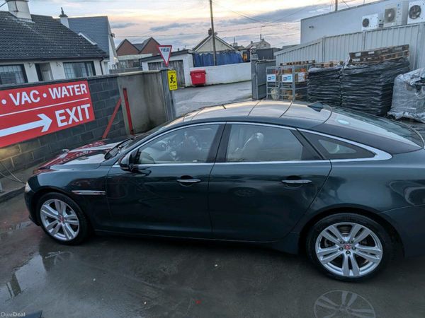 Jaguar XJ Saloon, Diesel, 2015, Green