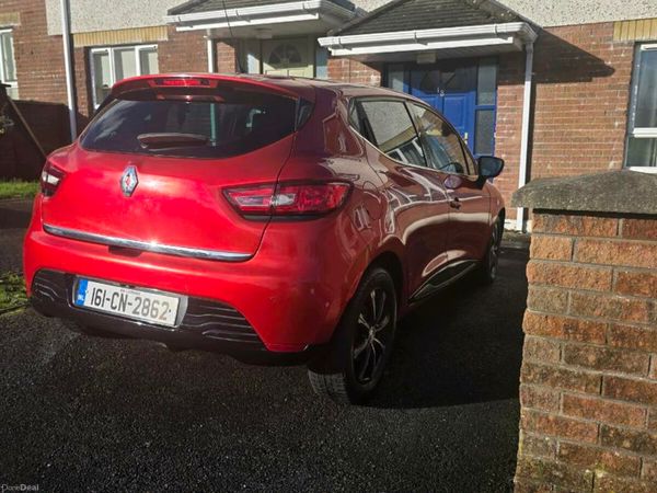 Renault Clio Hatchback, Petrol, 2016, Red