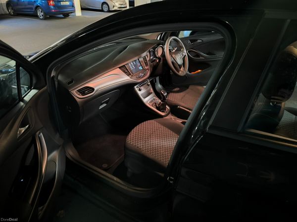 Opel Astra Hatchback, Petrol, 2017, Black